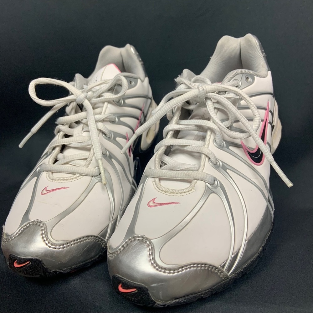 Nike Air Max White & Pink Sneakers